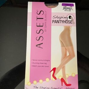 Assets - Shaping Sheer Pantyhose Nude Size 5 - New